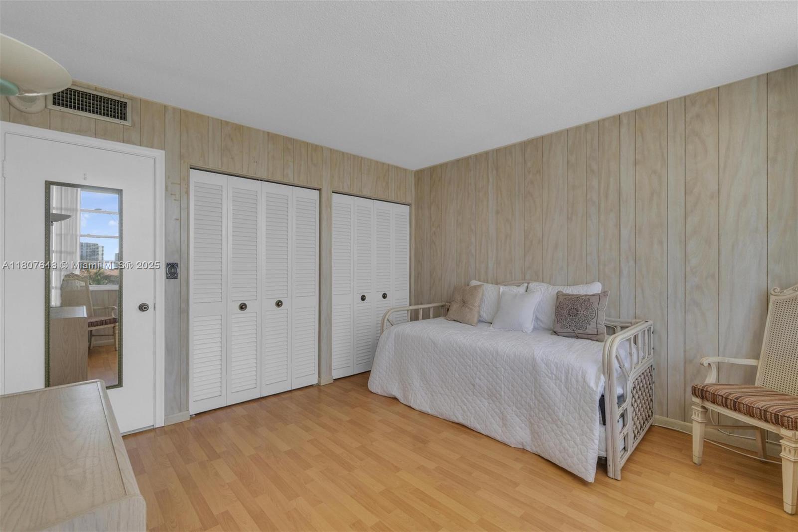 IMPERIAL TOWERS NORTH CON - Residential