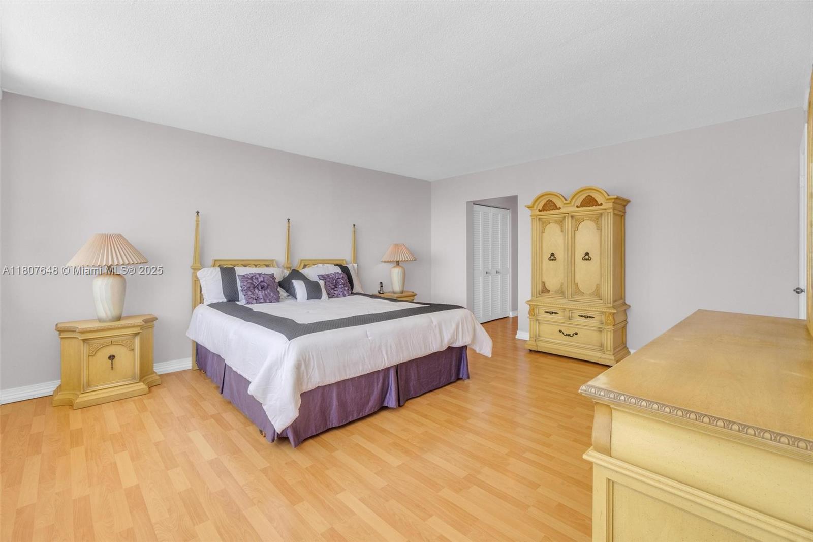 IMPERIAL TOWERS NORTH CON - Residential