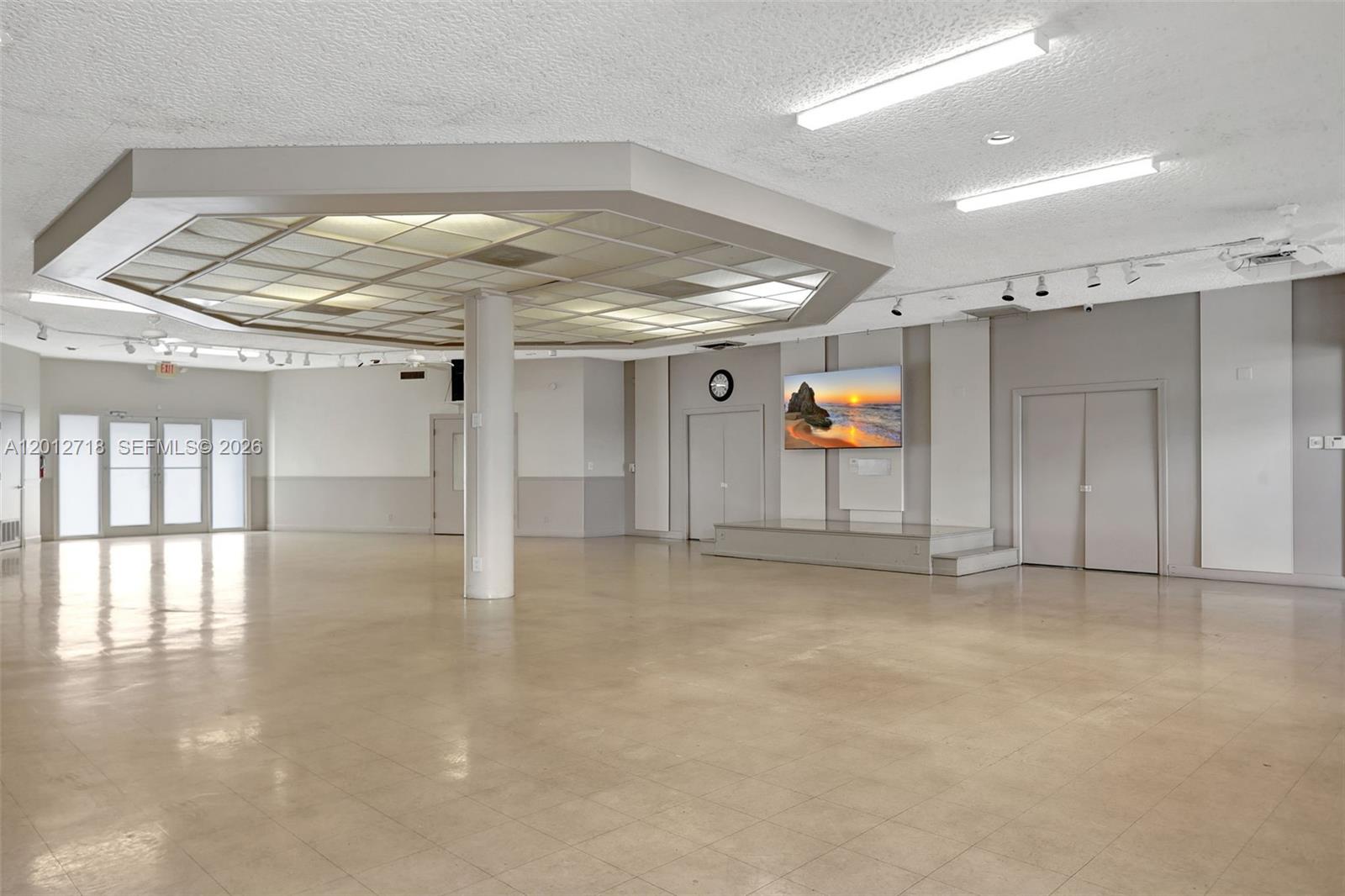 KENWOOD HALL CONDO - Residential