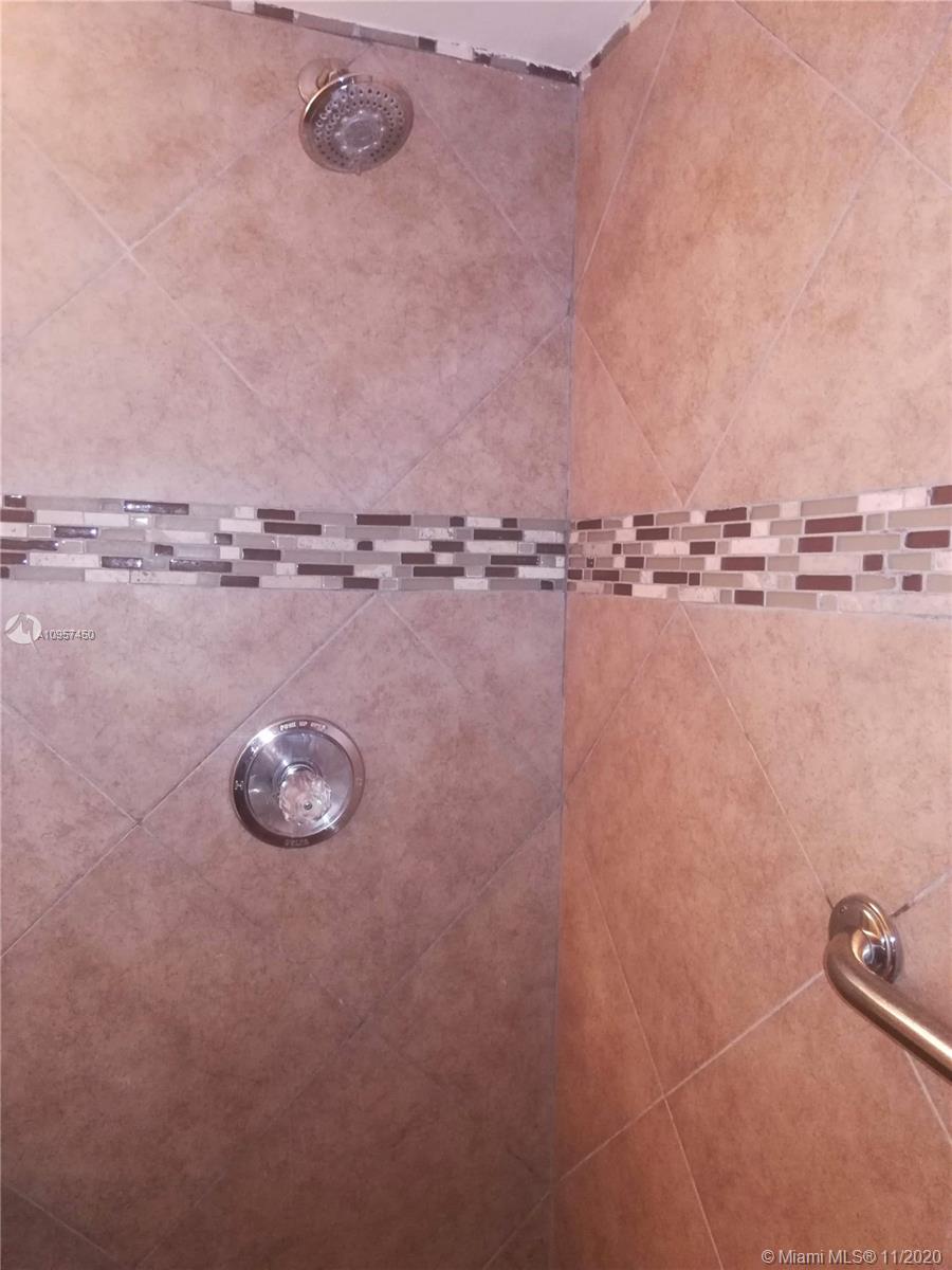 HOLLYWOOD BEACH RESORT CO - Residential Lease