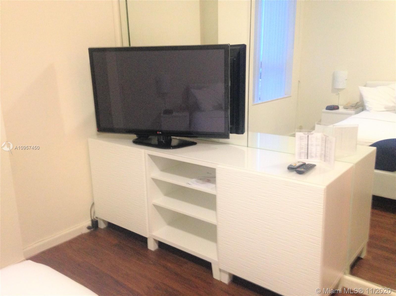 HOLLYWOOD BEACH RESORT CO - Residential Lease