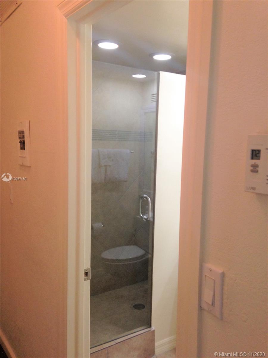 HOLLYWOOD BEACH RESORT CO - Residential Lease