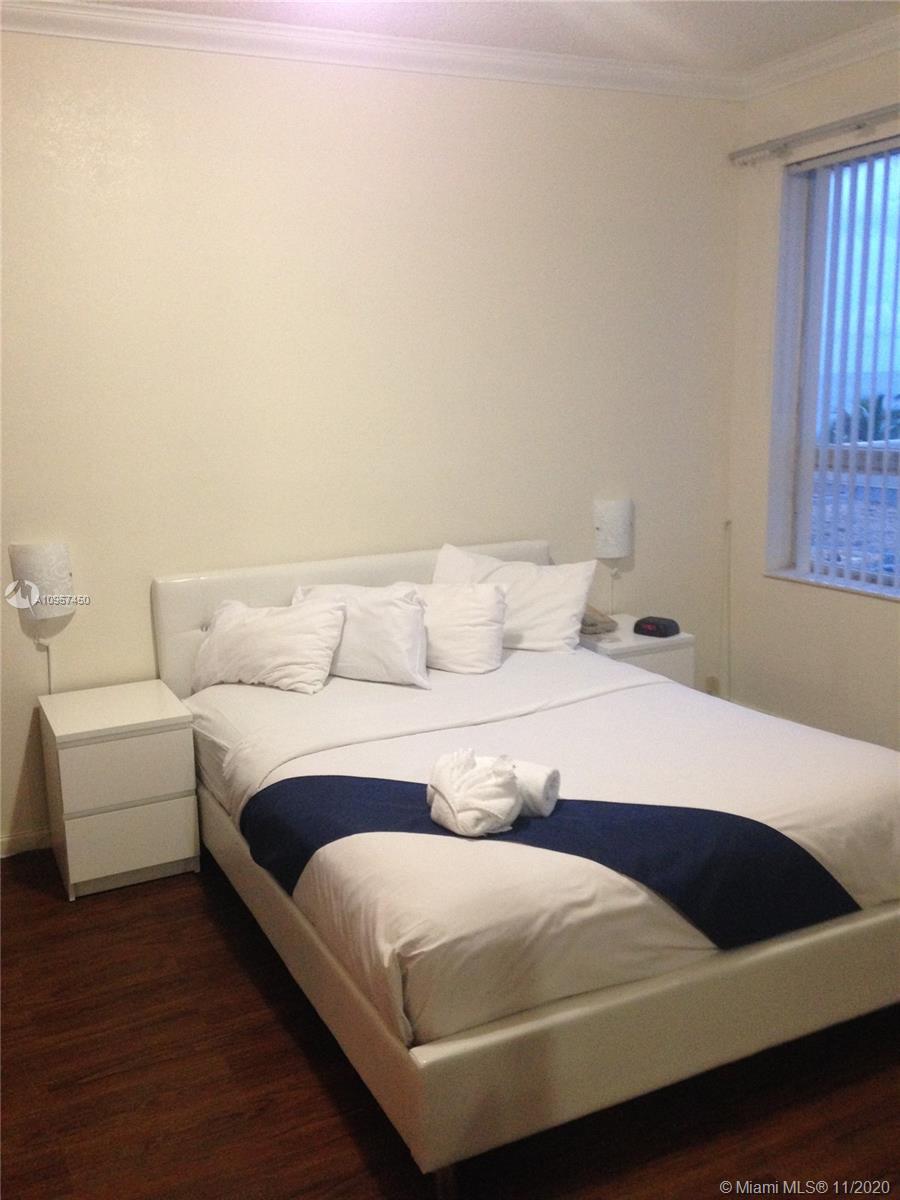 HOLLYWOOD BEACH RESORT CO - Residential Lease