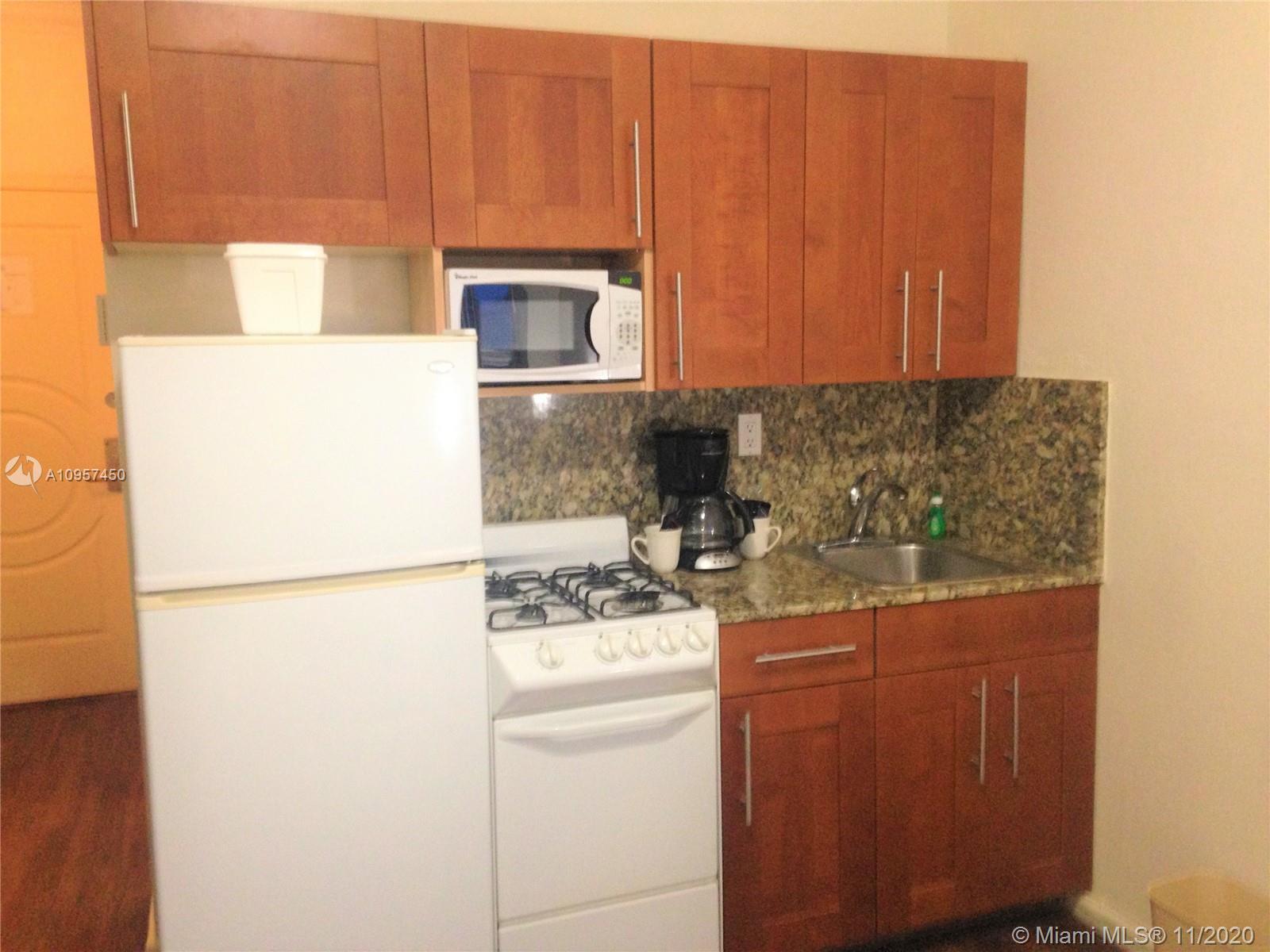 HOLLYWOOD BEACH RESORT CO - Residential Lease