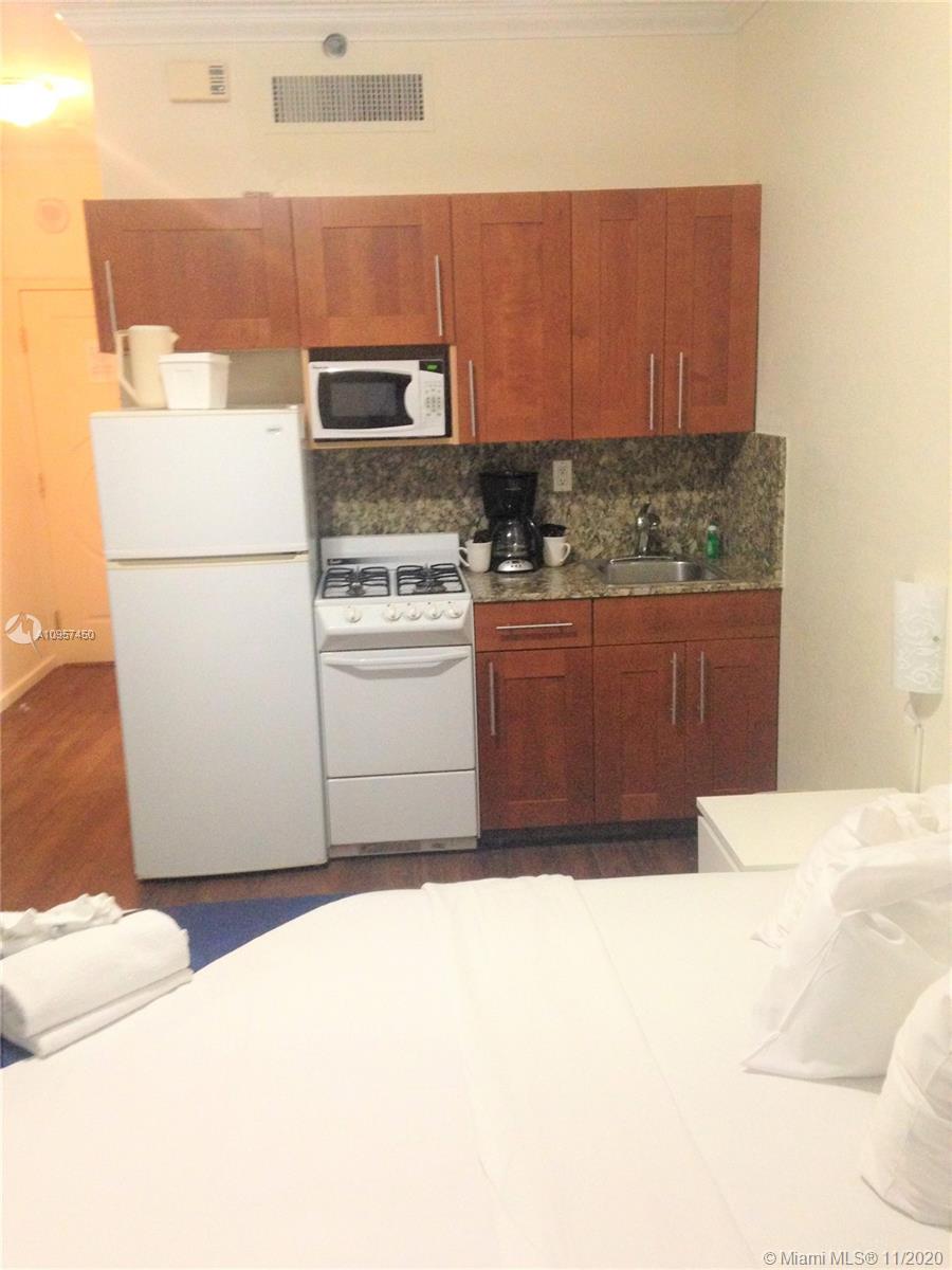 HOLLYWOOD BEACH RESORT CO - Residential Lease