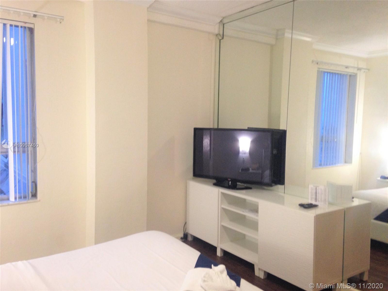 HOLLYWOOD BEACH RESORT CO - Residential Lease