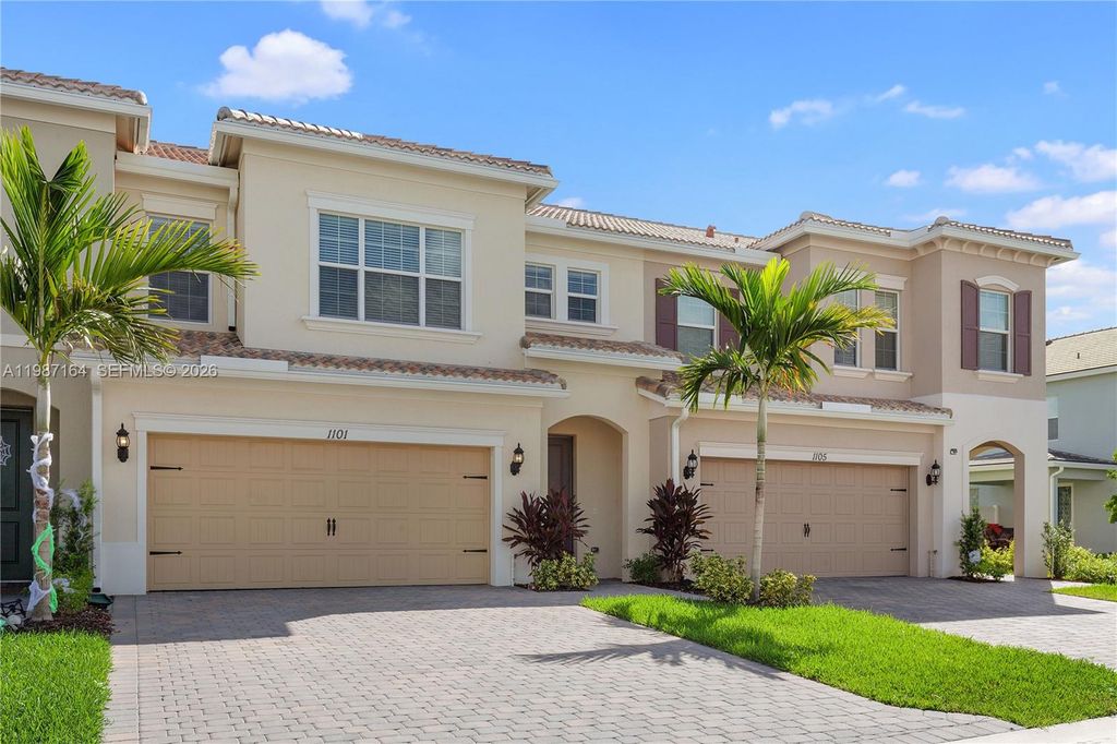 Photo of 1101 Banyan Dr, Hollywood, FL 33021 (MLS # A11987164)