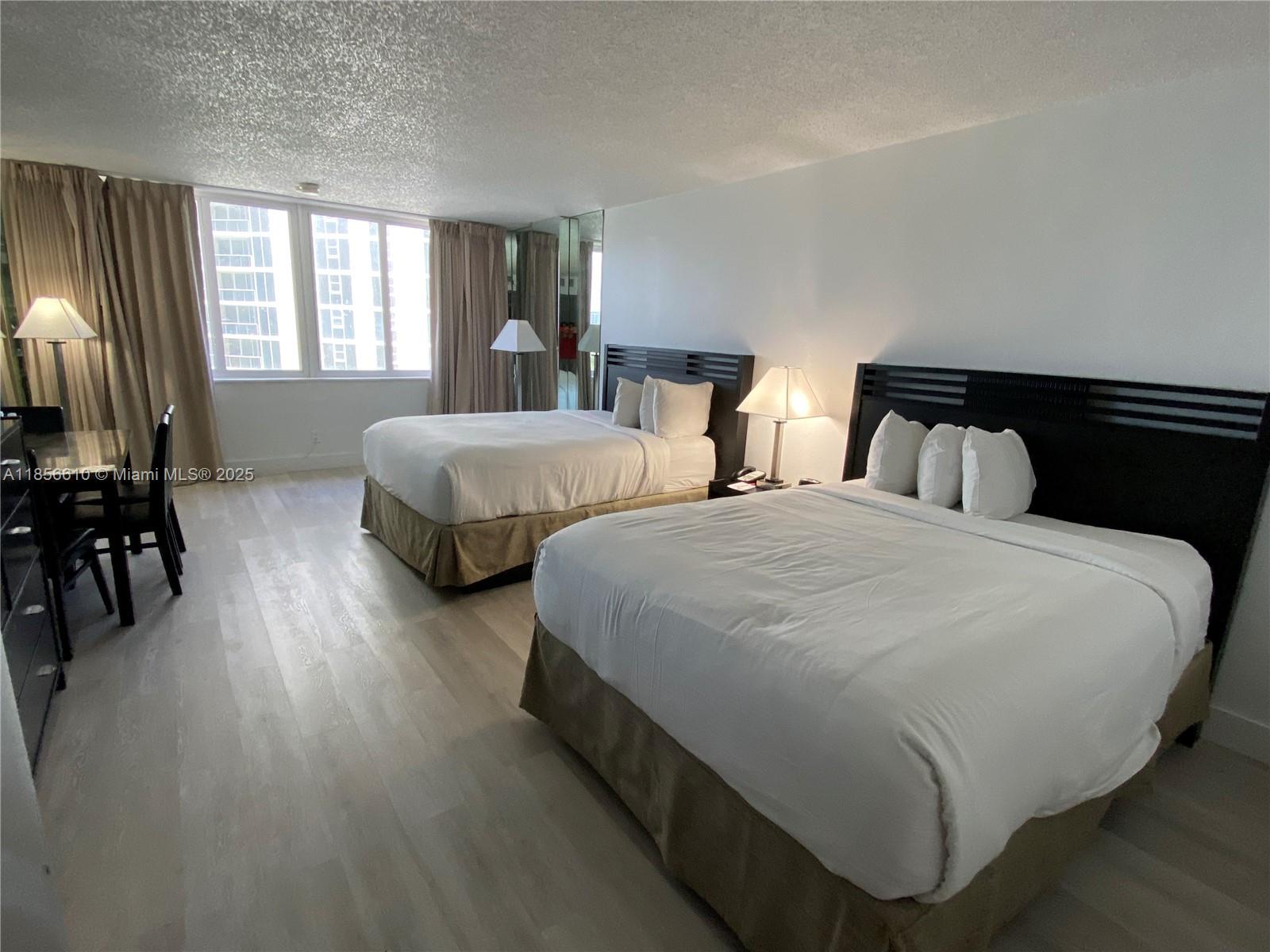 Stunning studio in Marco Polo(Ramada), Resort style, features ocean view, beach access, two queen size beds, one bathroom, open kitchen with electric burner, coffee maker, refrigerator, microwave. Amenities include, pool, gym, bar, beach service, one parking space and valet parking.
