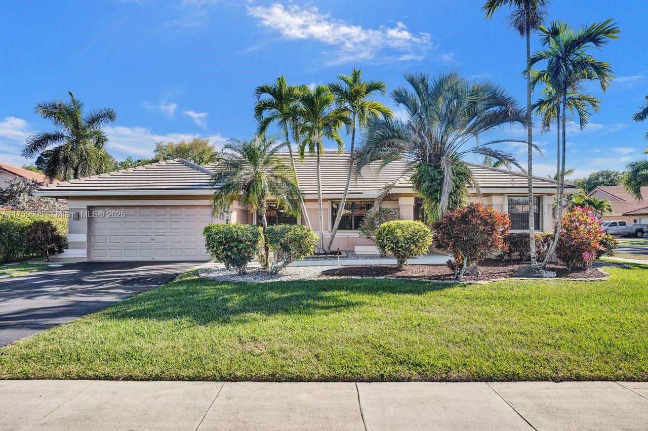 Property for Sale at 1930 W Oak Knoll Cir, Davie, Broward County, Florida - Bedrooms: 4 
Bathrooms: 3  - $889,000