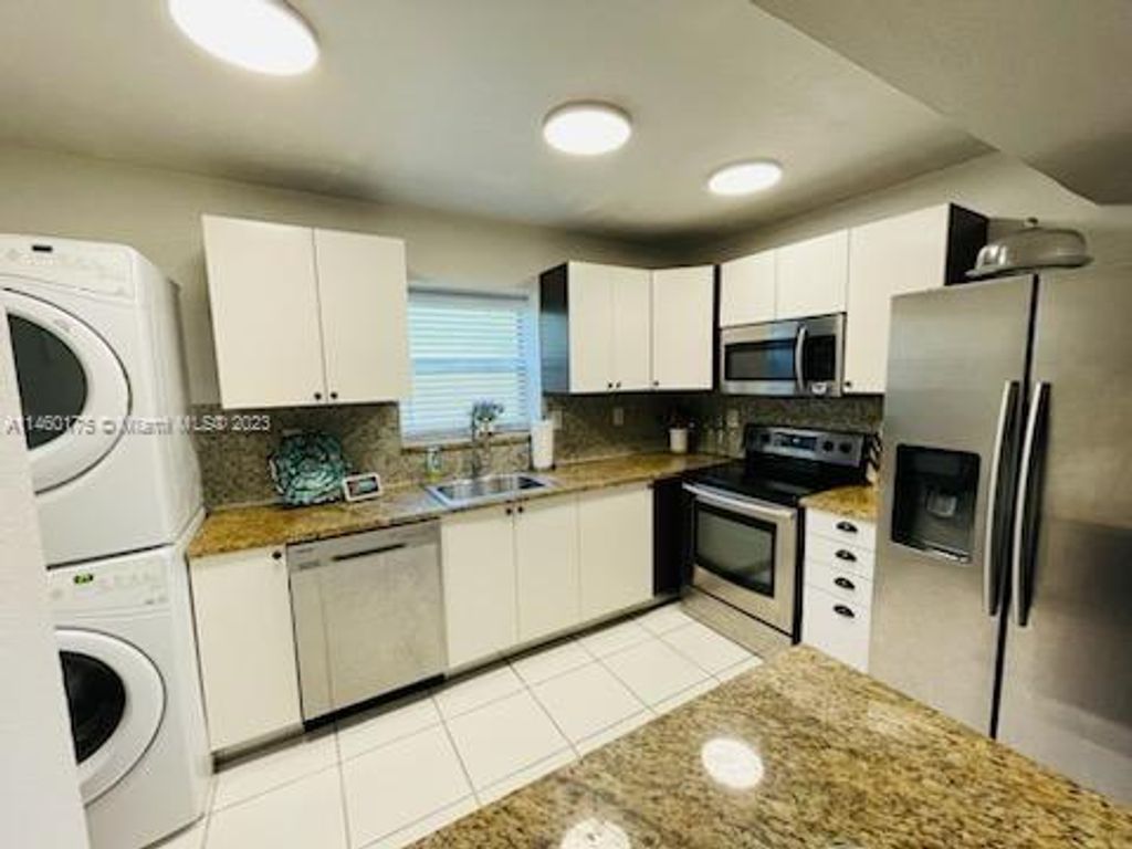 Photo of 301 N Pine Island Rd #121, Plantation, FL 33324 (MLS # A11460175)