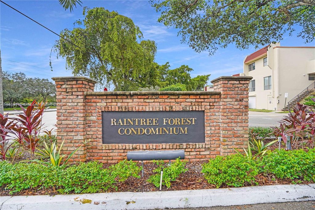 Photo of 301 N Pine Island Rd #121, Plantation, FL 33324 (MLS # A11460175)