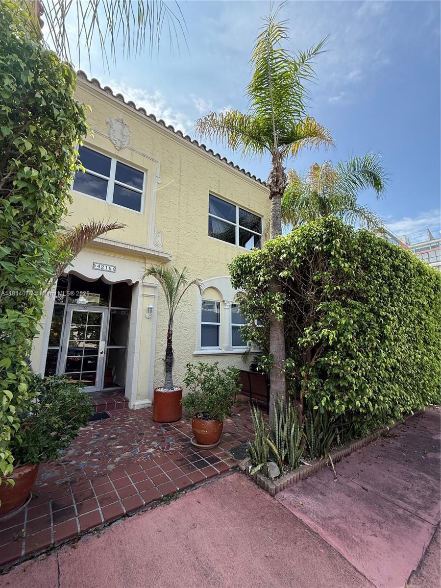 Rental Property at 4215 Sheridan Ave 7, Miami Beach, Miami-Dade County, Florida - Bedrooms: 2 
Bathrooms: 1  - $2,600 MO.