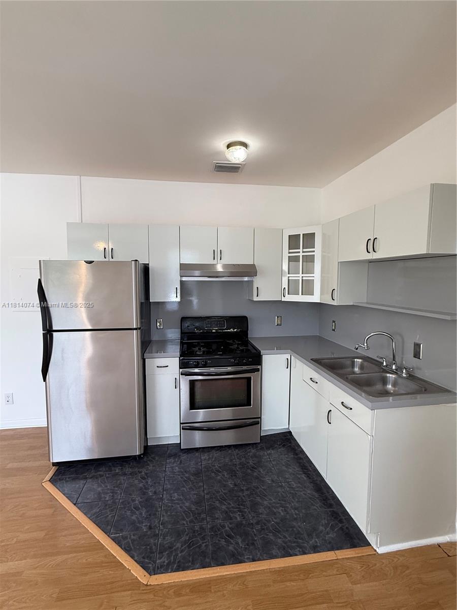 SHERIDAN CONDO - Residential Lease