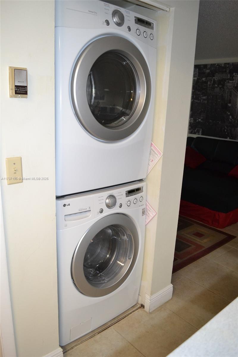 KENDALL LAKE TOWERS CONDO - Residential