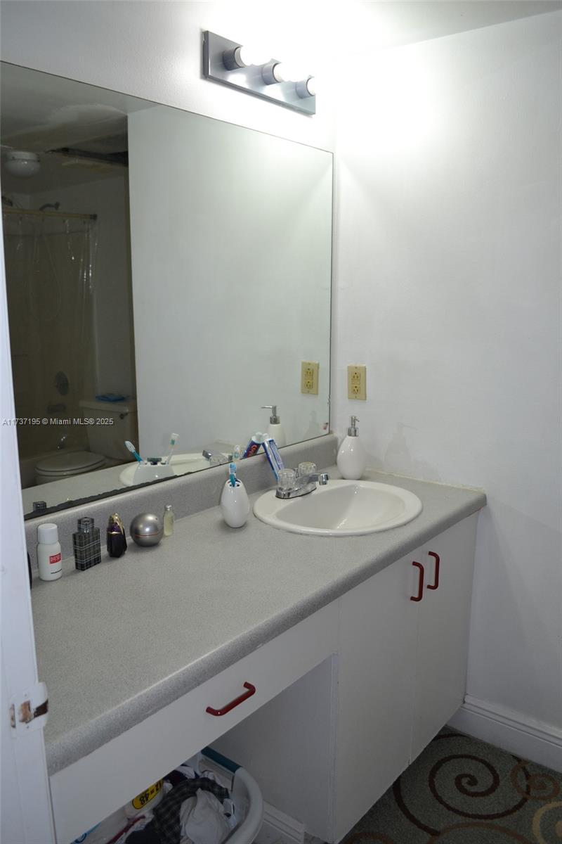 KENDALL LAKE TOWERS CONDO - Residential