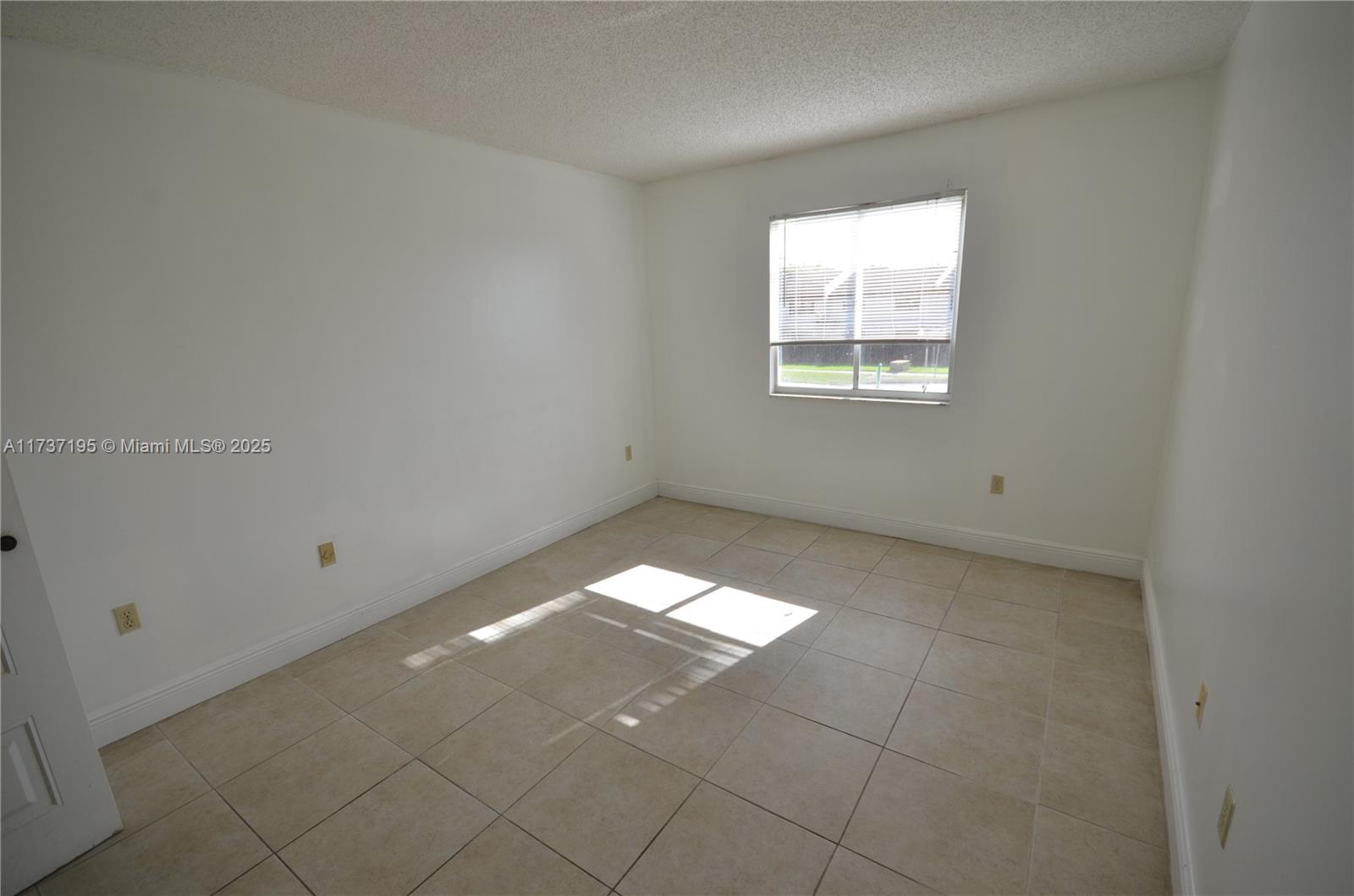 KENDALL LAKE TOWERS CONDO - Residential