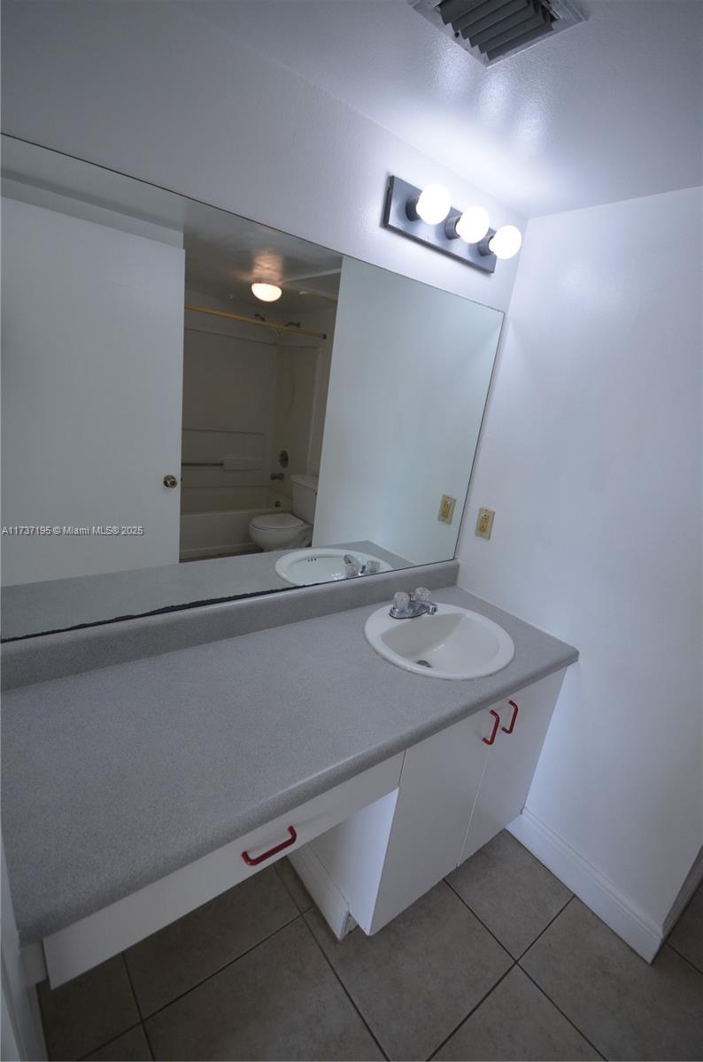KENDALL LAKE TOWERS CONDO - Residential