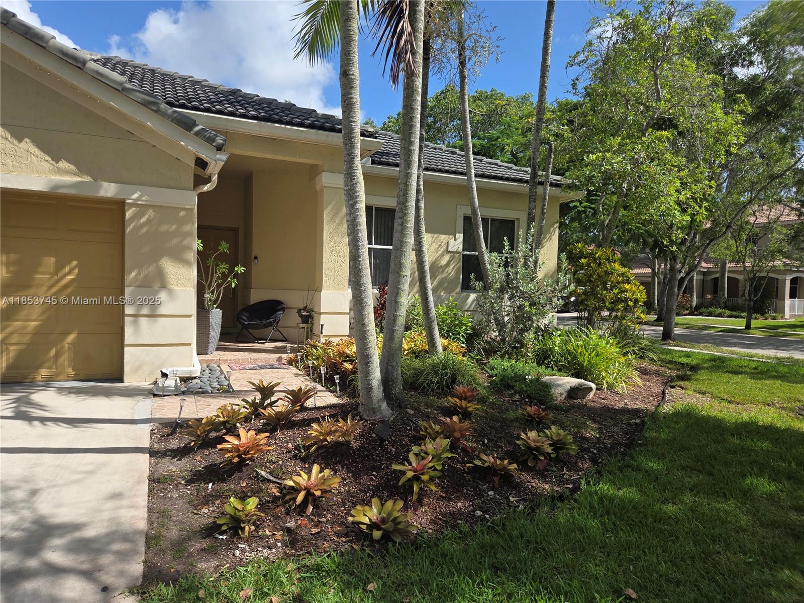 Beautiful house in the desired Savanna. Bright and spacious. Great layout, very well maintained. Corner lot with a fenced backyard offering nice privacy and a beautiful Poinciana Tree. Great neighborhood and school district. Resort-style amenities. Lap, recreational, and baby pools. Water slide, barbecue area, and pavilion. Mini golf, hockey rink, basketball court, soccer/baseball area, playground, and a brand-new Pickleball court. Available September 15th
