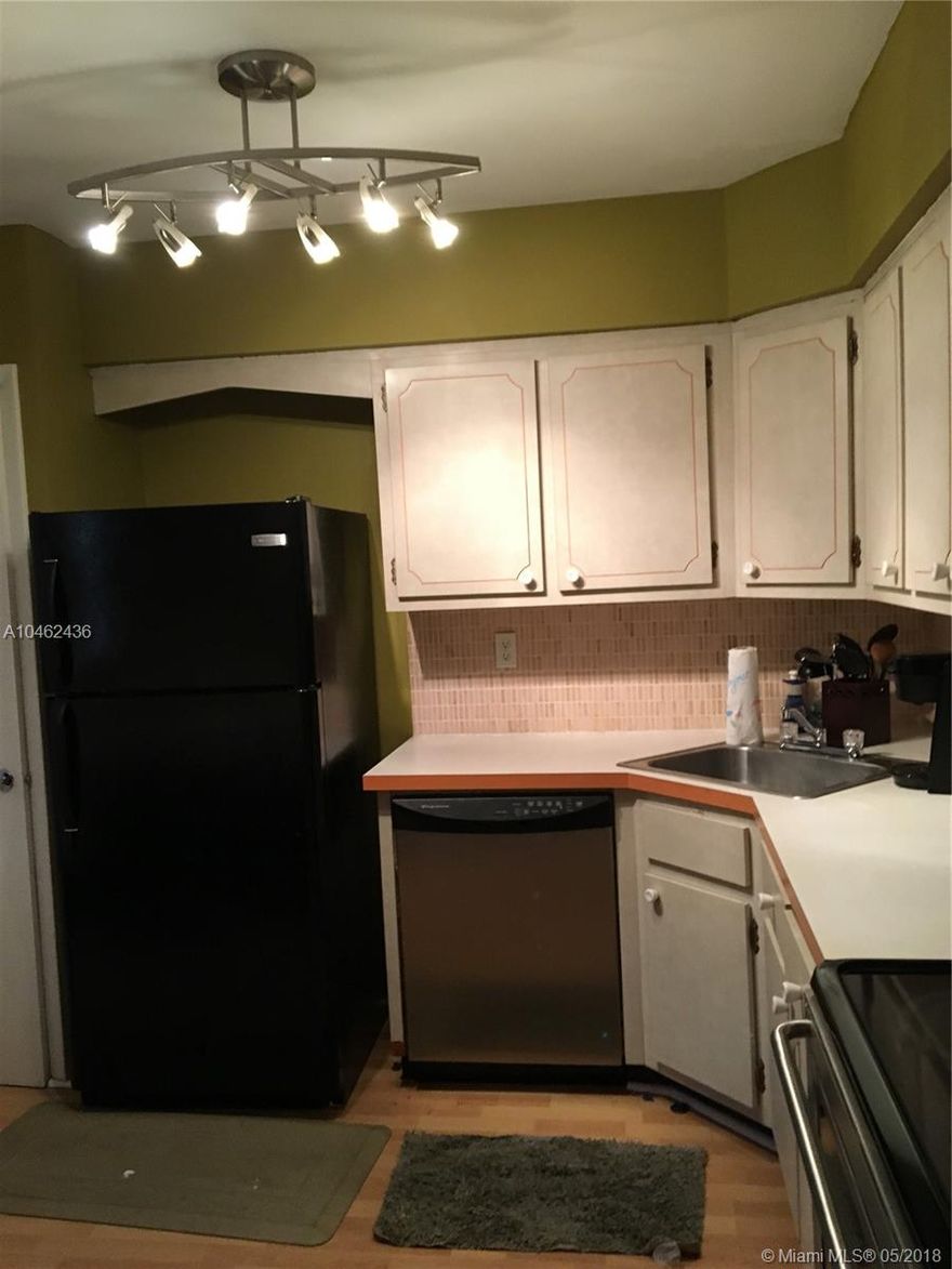 1/1.5 SKYLAKE BEAUTY WITH  WOOD FLOORS,GREAT VIEW FROM LIVINGROOM &BEDROOM,945 SQFT VERY SPACIOUS,FURNISHED,STAINLESS STOVE&DISHWASHER,BIG KITCHEN,SUPER COZY&NICELY FURNISHED,1 YEAR LEASE ,RAID APPROVAL WILL GO FAST!!!!!!!!!!ALL YOU NEED IS YOUR SUITCASE.