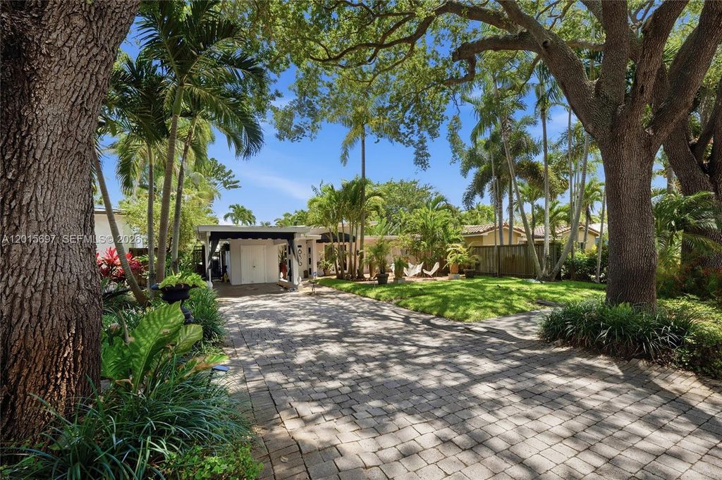 Photo of 636 NE 17th Ter, Fort Lauderdale, FL 33304 (MLS # A12015697)