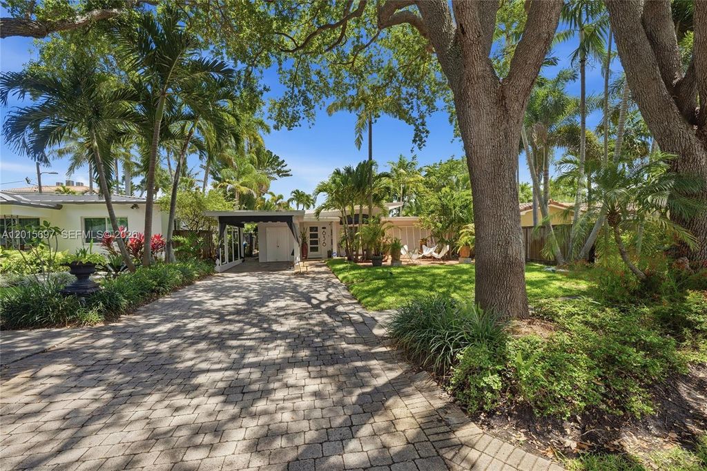 Photo of 636 NE 17th Ter, Fort Lauderdale, FL 33304 (MLS # A12015697)