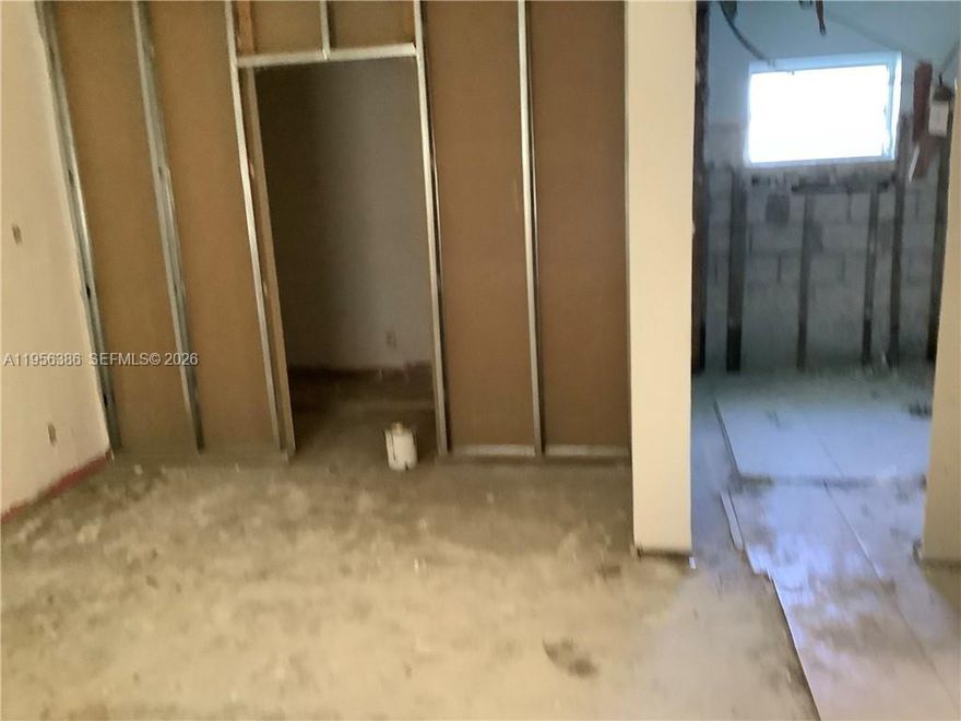 3 / 2 Home in Broadview Park. Home needs total remodel. Great opportunity for seasoned contractor or investor. PLEASE VISIT PROPERTY PRIOR TO MAKING OFFERS. ZERO DAYS FOR INSPECTION PERIOD. Property needs total repairs.