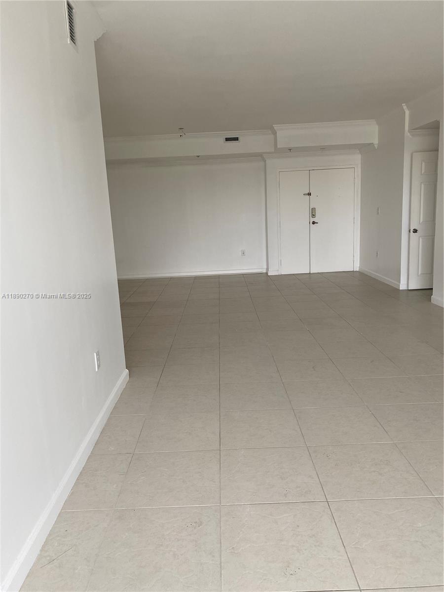 DORAL HOUSE CONDO NO 3 - Residential