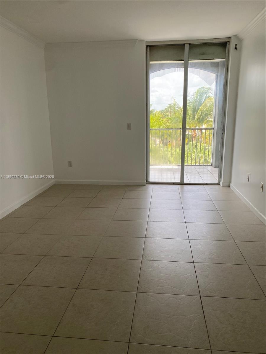 DORAL HOUSE CONDO NO 3 - Residential
