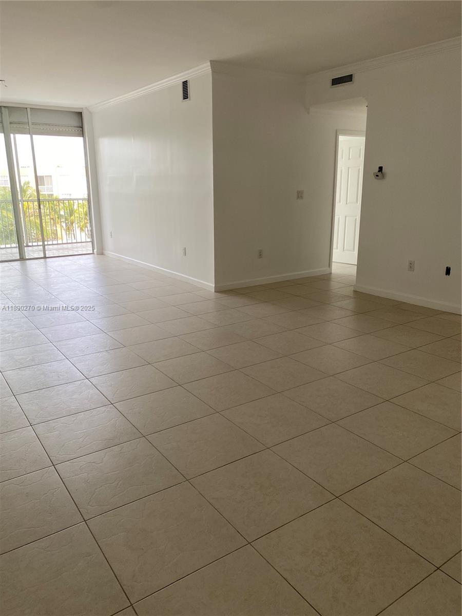 DORAL HOUSE CONDO NO 3 - Residential