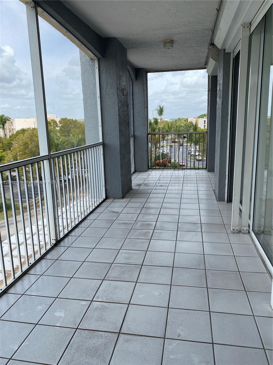 DORAL HOUSE CONDO NO 3 - Residential