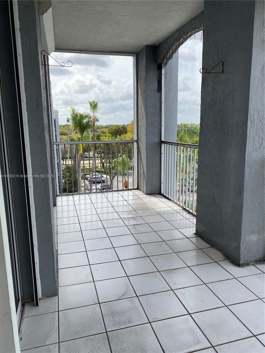 DORAL HOUSE CONDO NO 3 - Residential