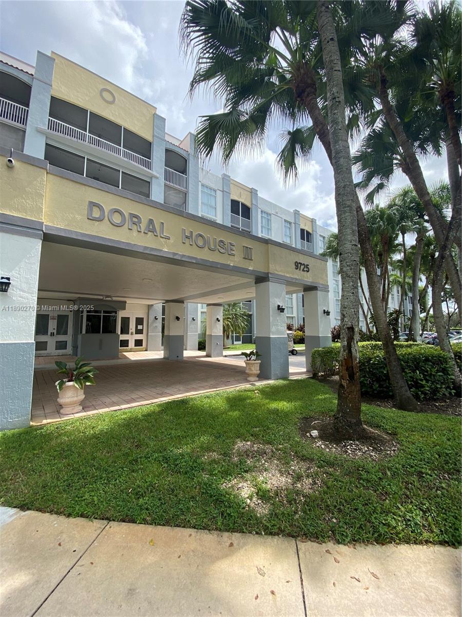 DORAL HOUSE CONDO NO 3 - Residential