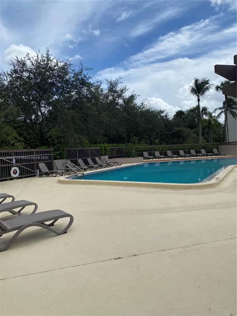 DORAL HOUSE CONDO NO 3 - Residential
