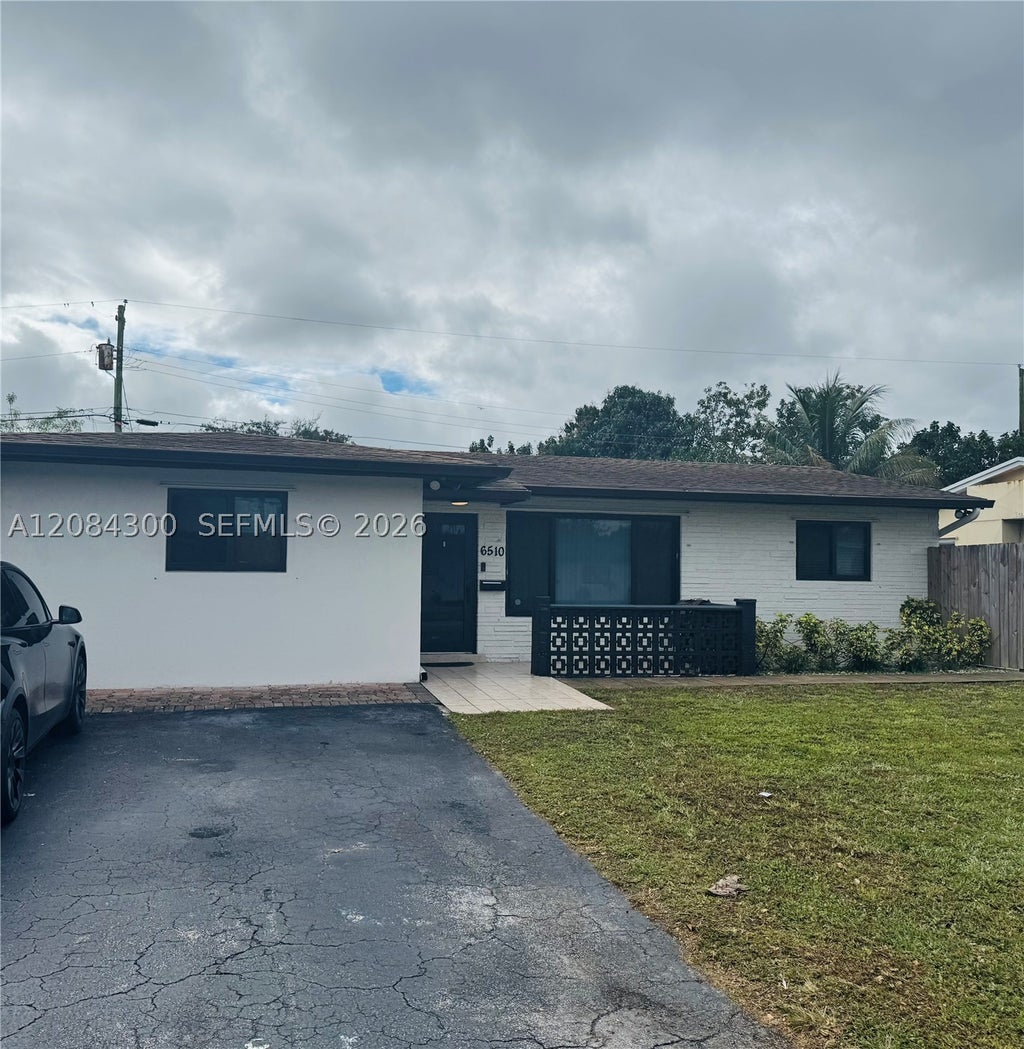 Photo of 6510 Grant Ct #2, Hollywood, FL 33024 (MLS # A12084300)