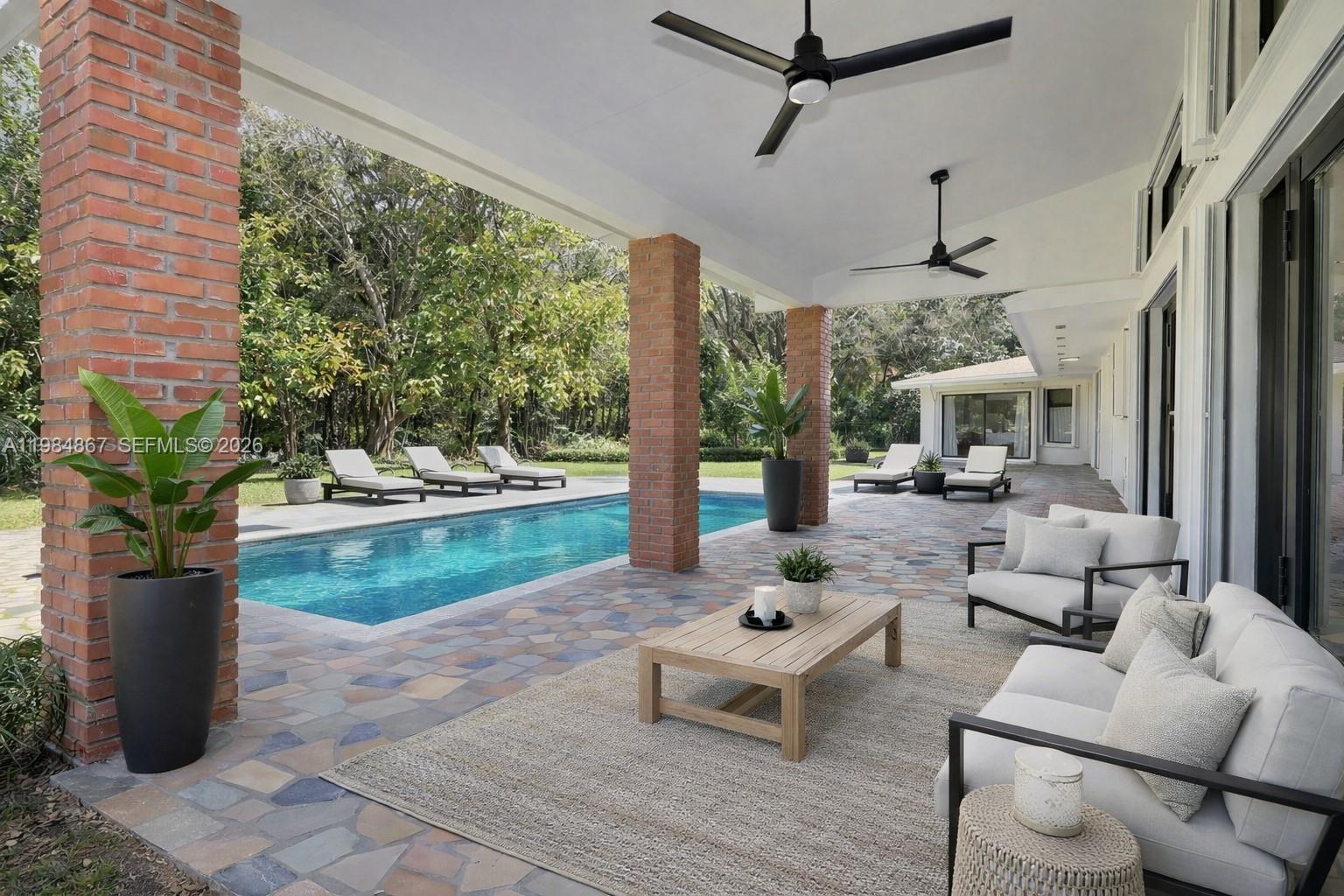 ROCK LAKE - Residential