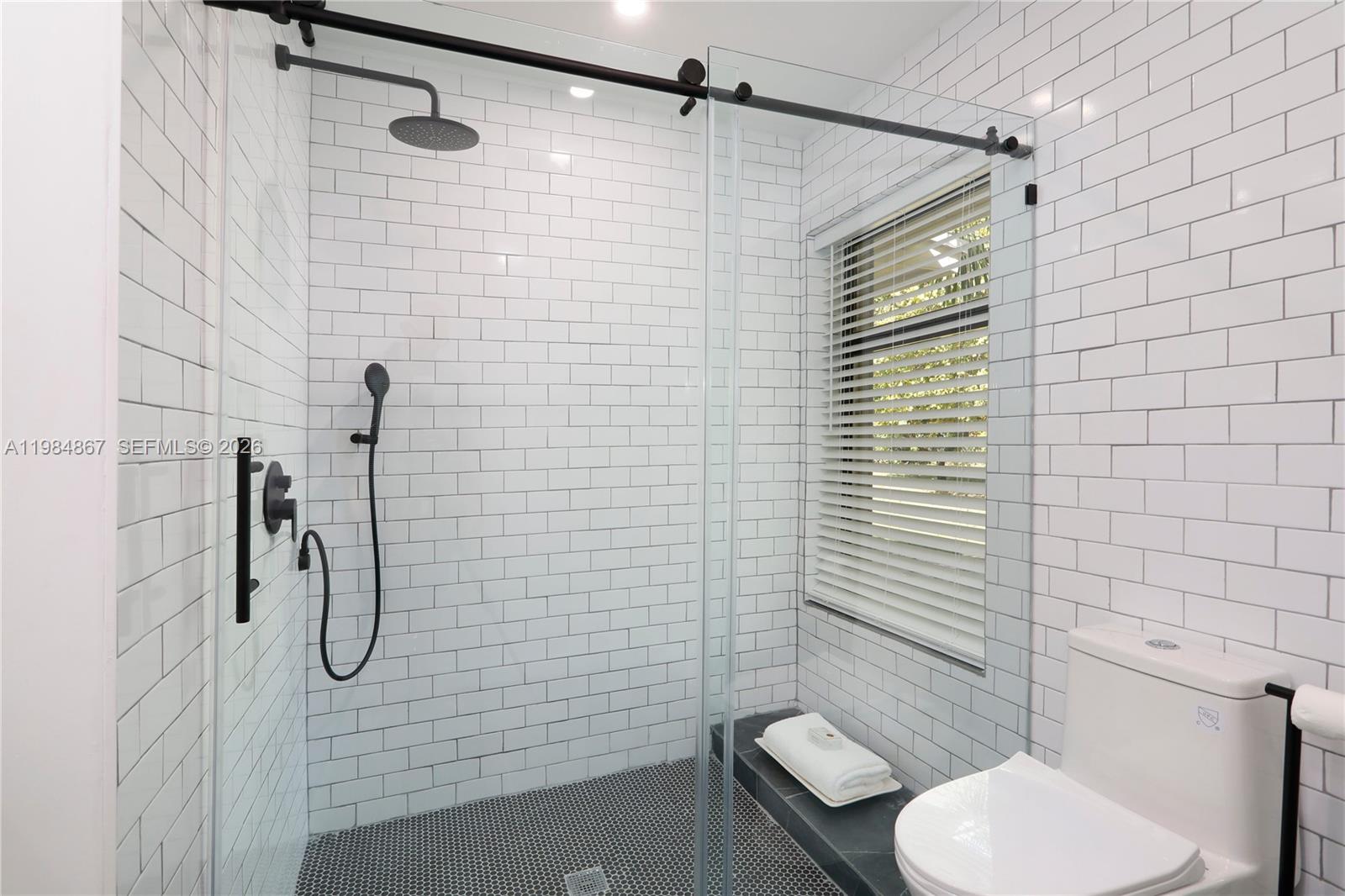 ROCK LAKE - Residential