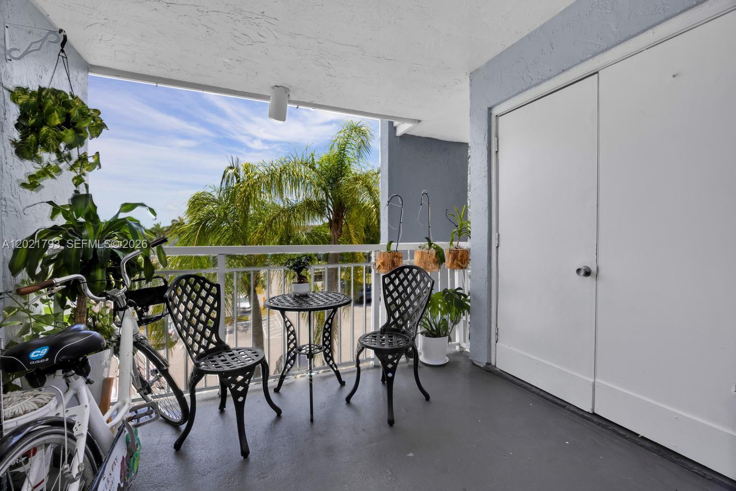 LE CLUB AT OLD CUTLER CON - Residential
