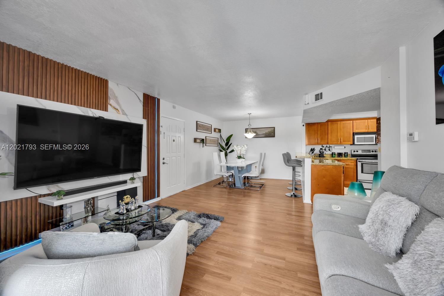 LE CLUB AT OLD CUTLER CON - Residential