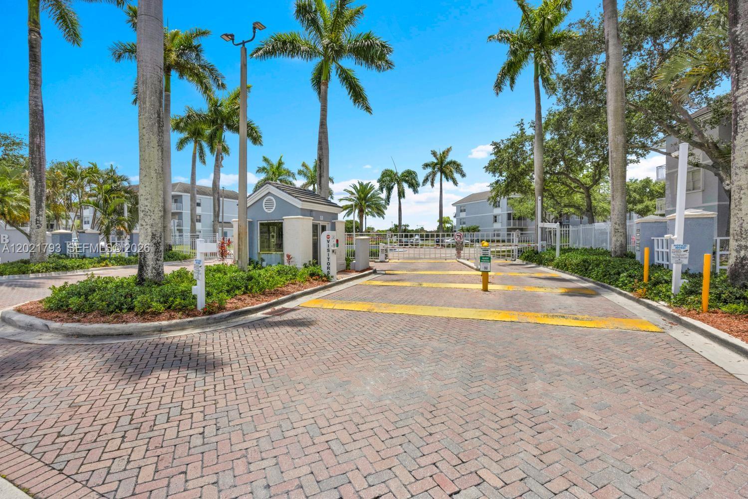 LE CLUB AT OLD CUTLER CON - Residential