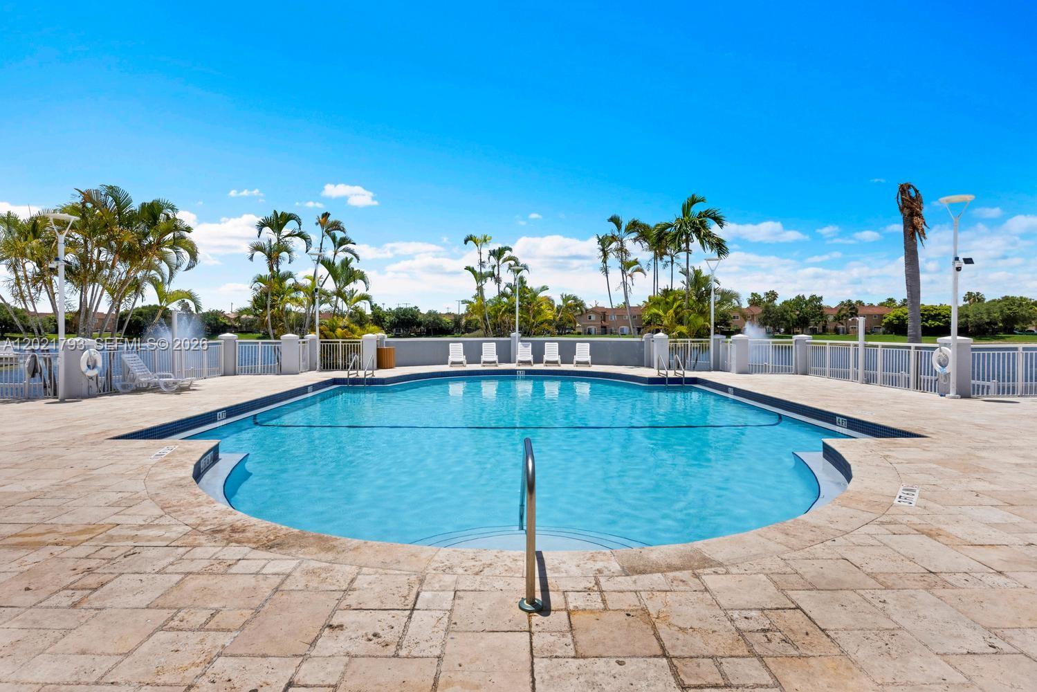 LE CLUB AT OLD CUTLER CON - Residential