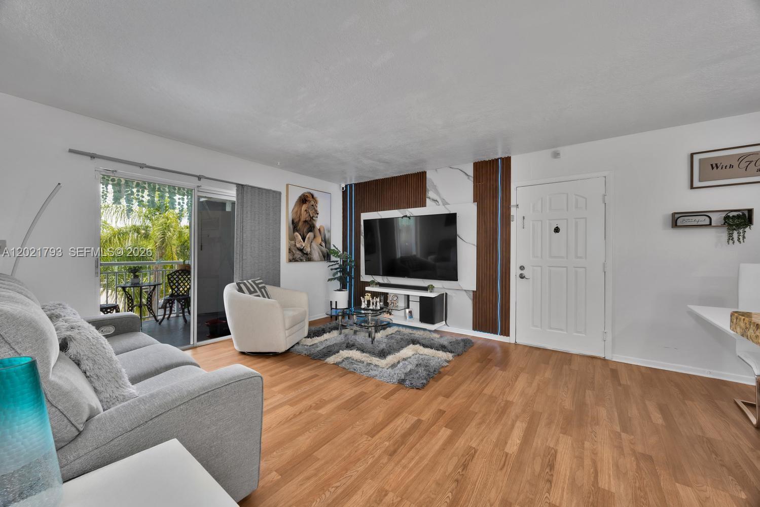 LE CLUB AT OLD CUTLER CON - Residential