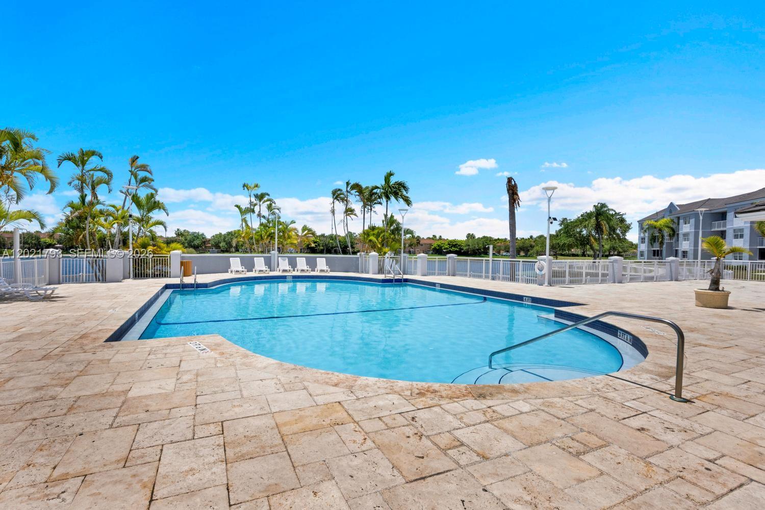 LE CLUB AT OLD CUTLER CON - Residential