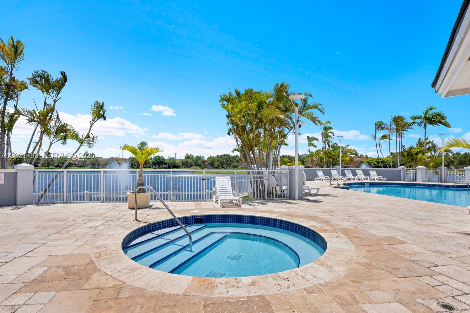 LE CLUB AT OLD CUTLER CON - Residential