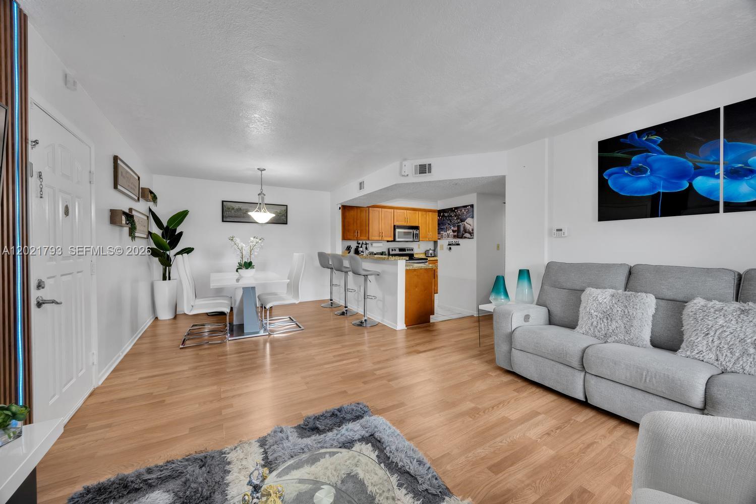 LE CLUB AT OLD CUTLER CON - Residential