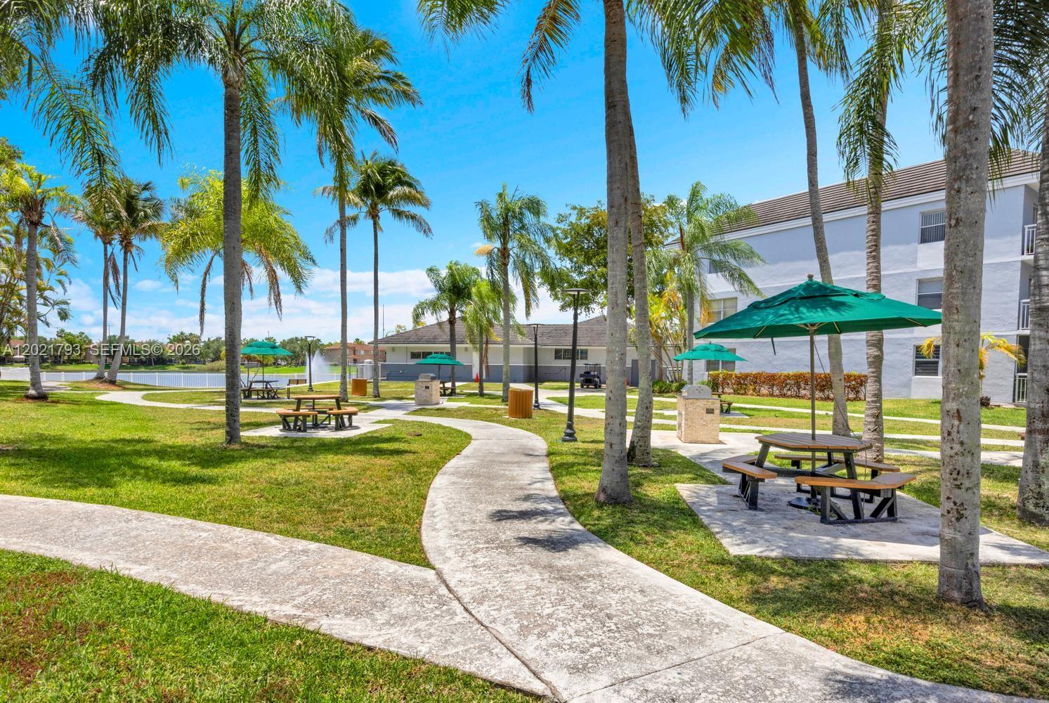 LE CLUB AT OLD CUTLER CON - Residential