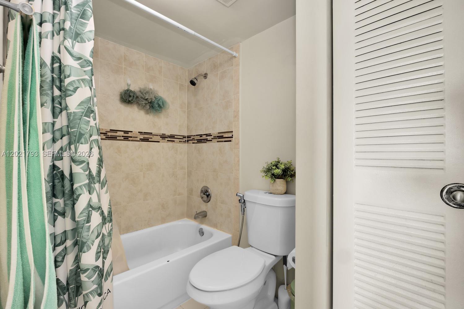 LE CLUB AT OLD CUTLER CON - Residential