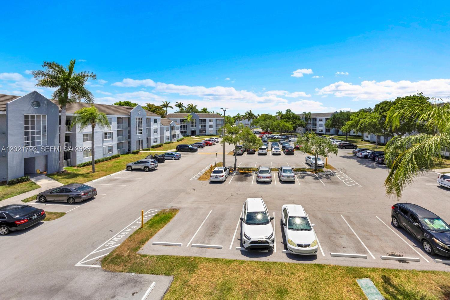 LE CLUB AT OLD CUTLER CON - Residential