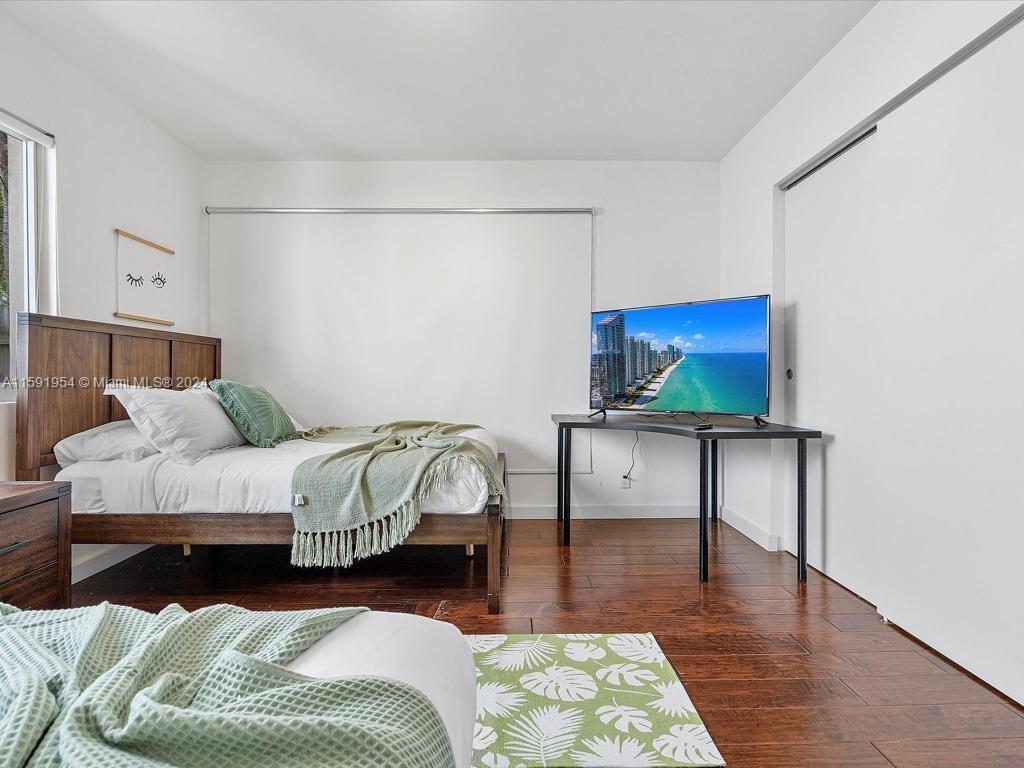 EASTERN SHORES - Residential