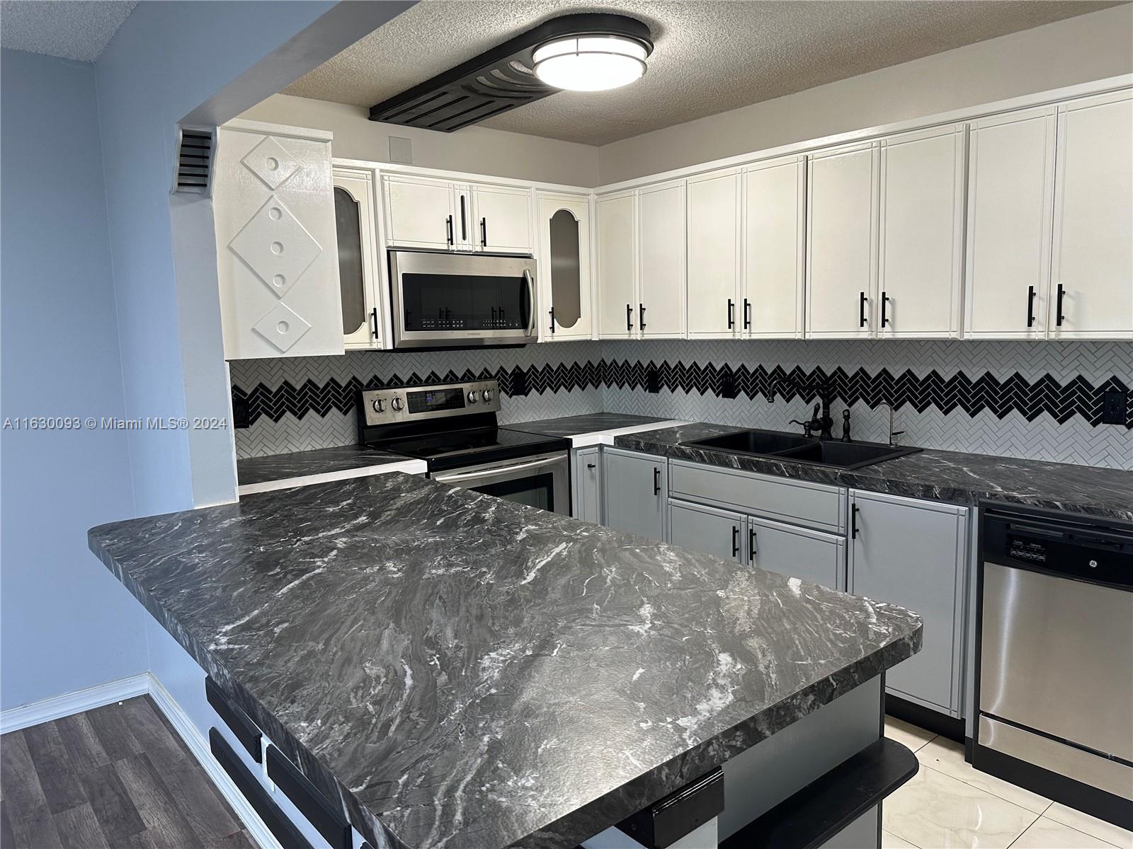 PALM CLUB VILLAGE I CONDO - Residential Lease