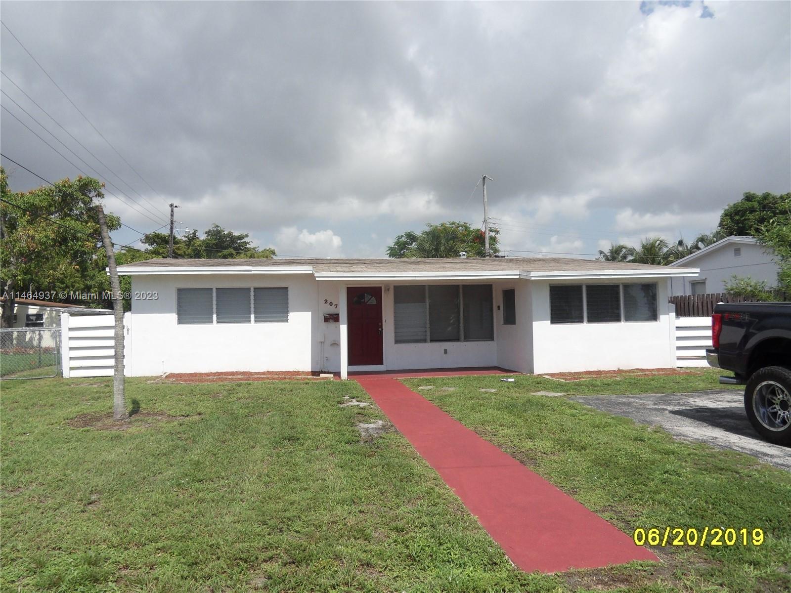 Ready for move in. 3 bedrooms 1 bath. Tile floors, granite counter tops, separate Florida room. Quiet family area close to shopping, I95, restaurants and short drive to the beach.no washer and dryer ( potential tenants can take them, it has the facilities to connect ) Easy to Show